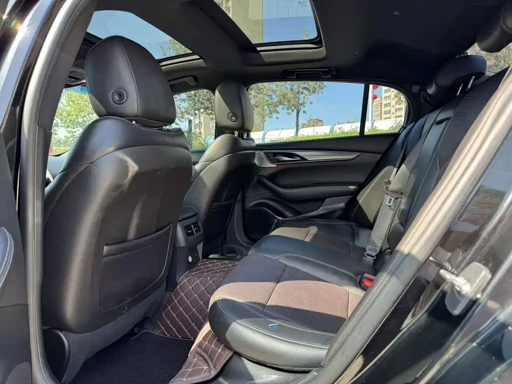 Cadillac CT5 — миниатюра 6