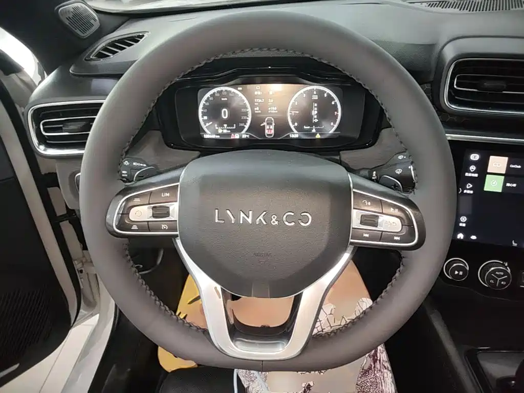 Lynk & Co 03 — миниатюра 11