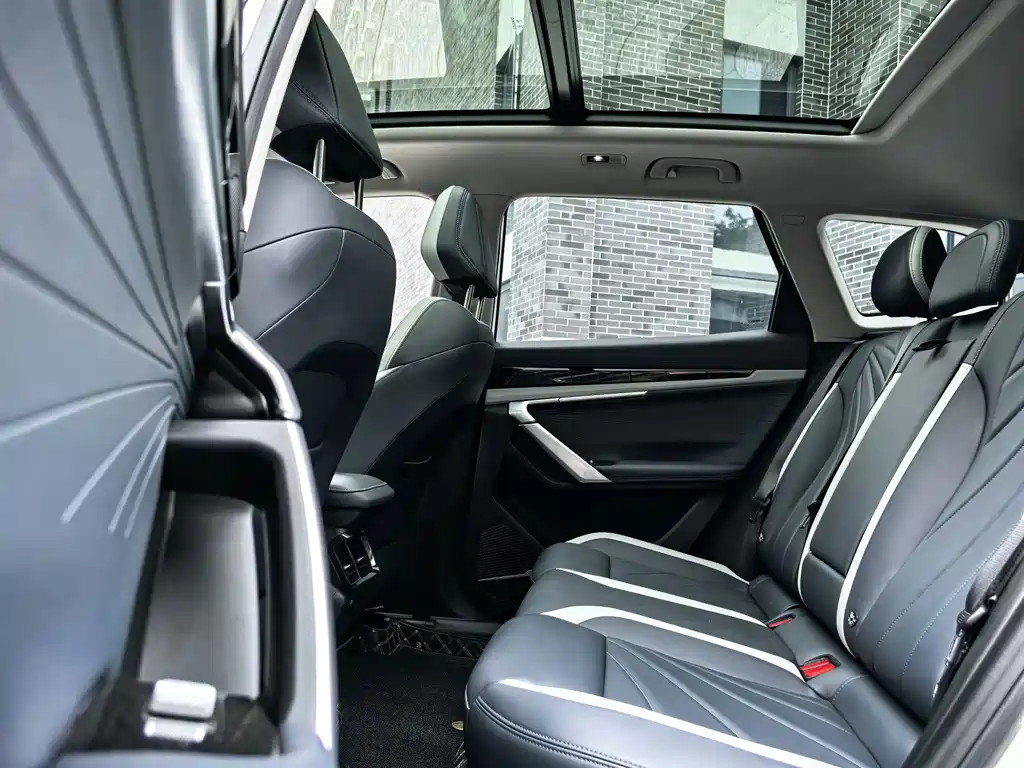 Geely Boyue L — миниатюра 23