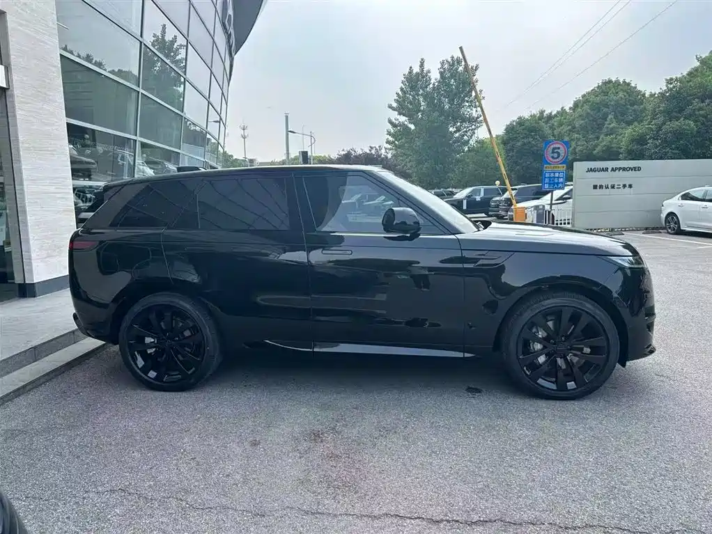 Land Rover Range Rover Sport 2026 400PS Dynamic SE