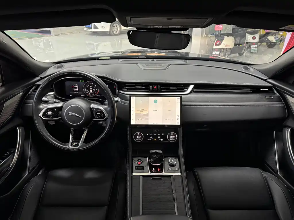 Jaguar XFL — миниатюра 5