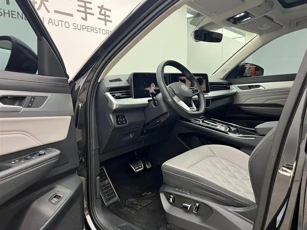 Volkswagen Tavendor 2023 380TSI R-Line