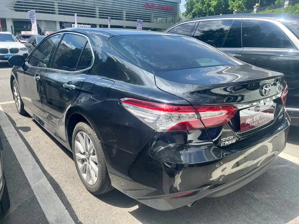 Toyota Camry — миниатюра 8