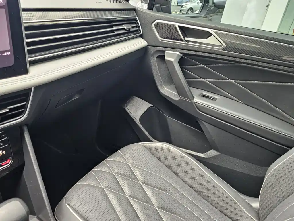 Volkswagen Tiguan L — миниатюра 11