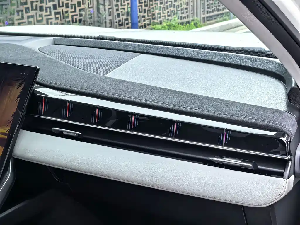 Geely Boyue L — миниатюра 36
