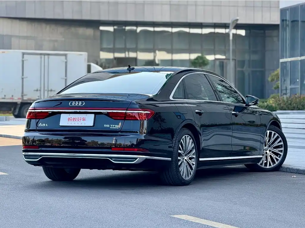 AUDI A8