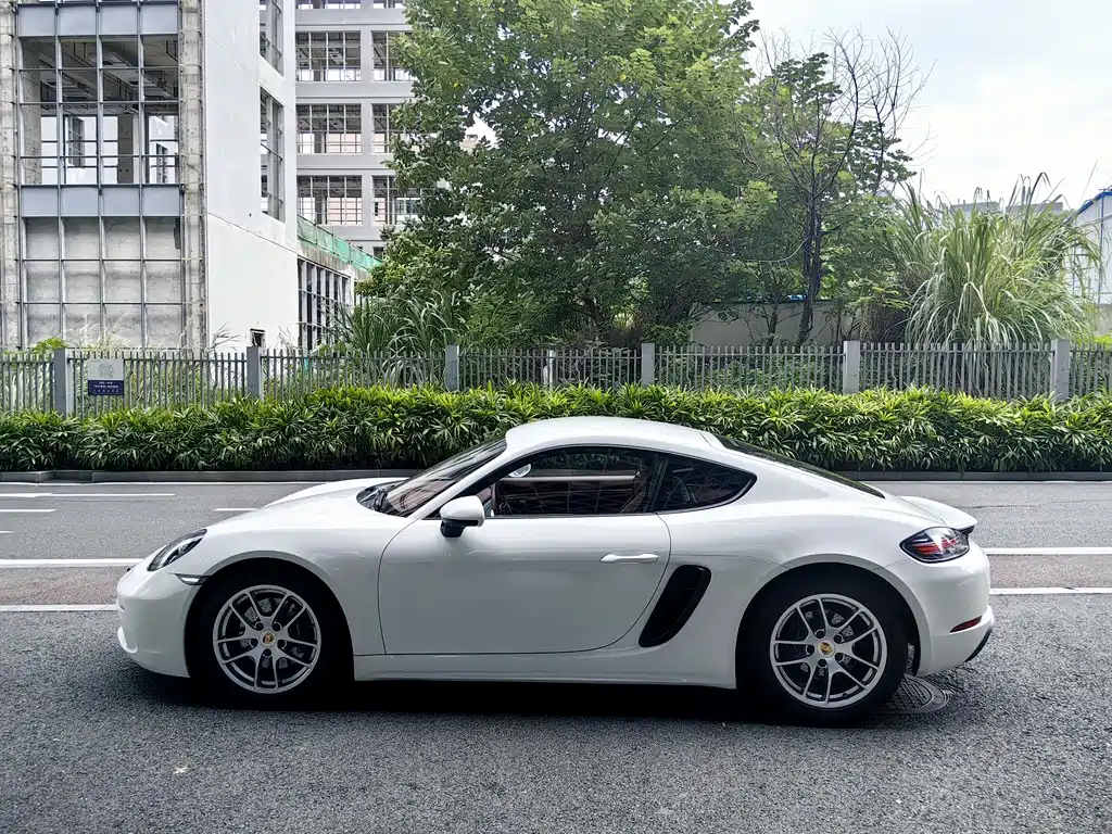 Porsche 718 2022 Cayman 2.0T