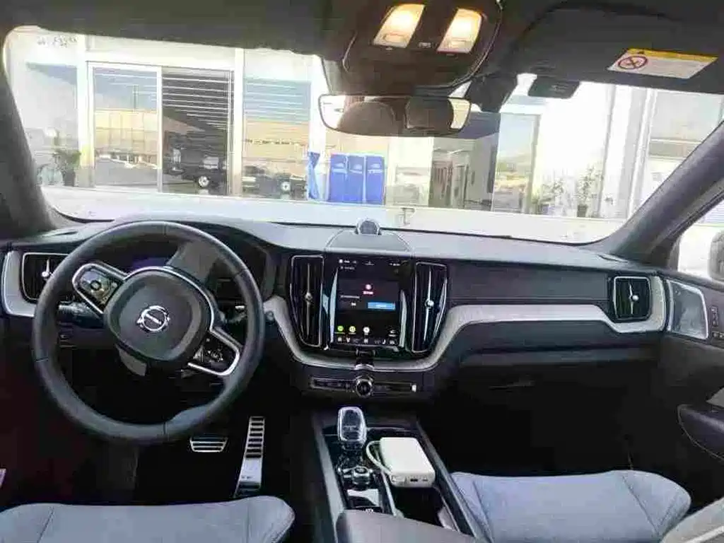 Volvo XC60 PHEV — миниатюра 5