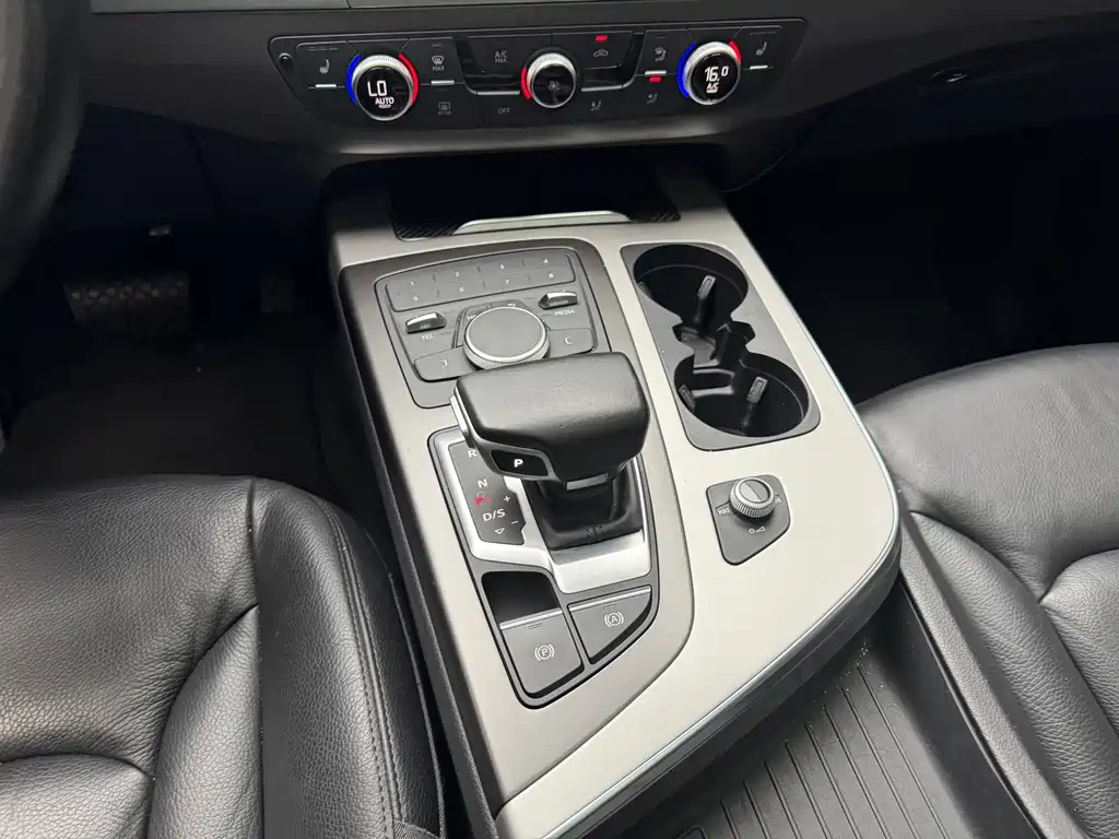 Audi Q7 — миниатюра 12