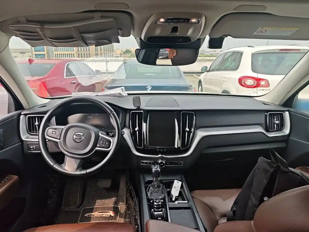 Volvo XC60 2019 T5 V