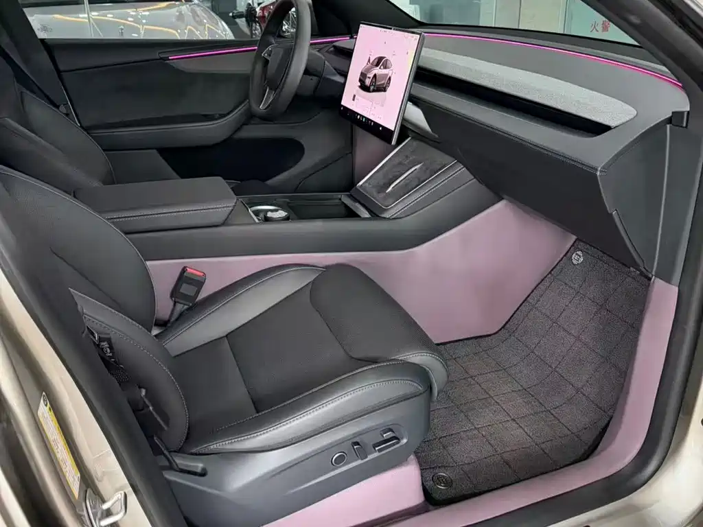 Tesla Model Y L — миниатюра 10