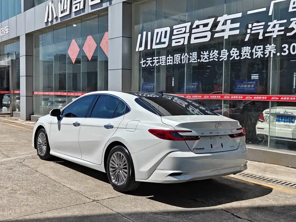 Toyota Camry — миниатюра 4
