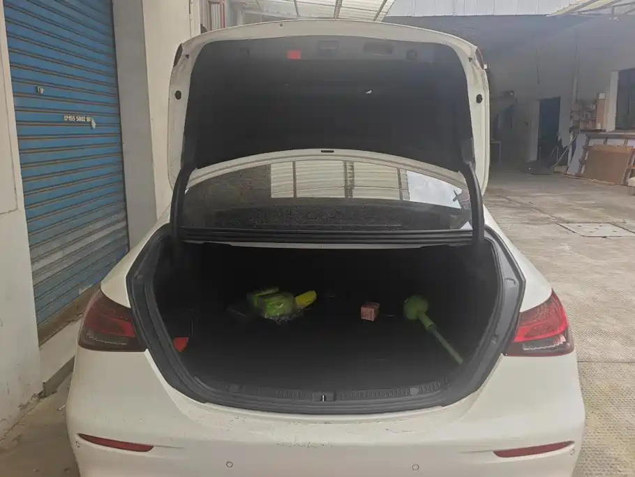 Mercedes-Benz E-Class — миниатюра 4