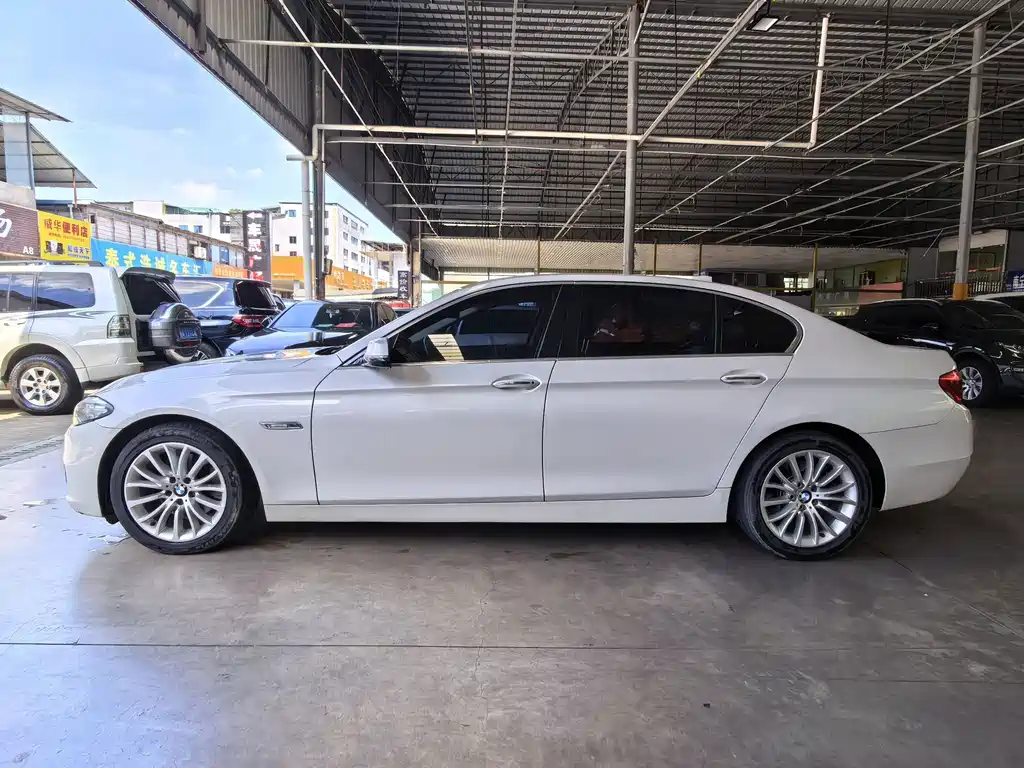 BMW 5 Series — миниатюра 4
