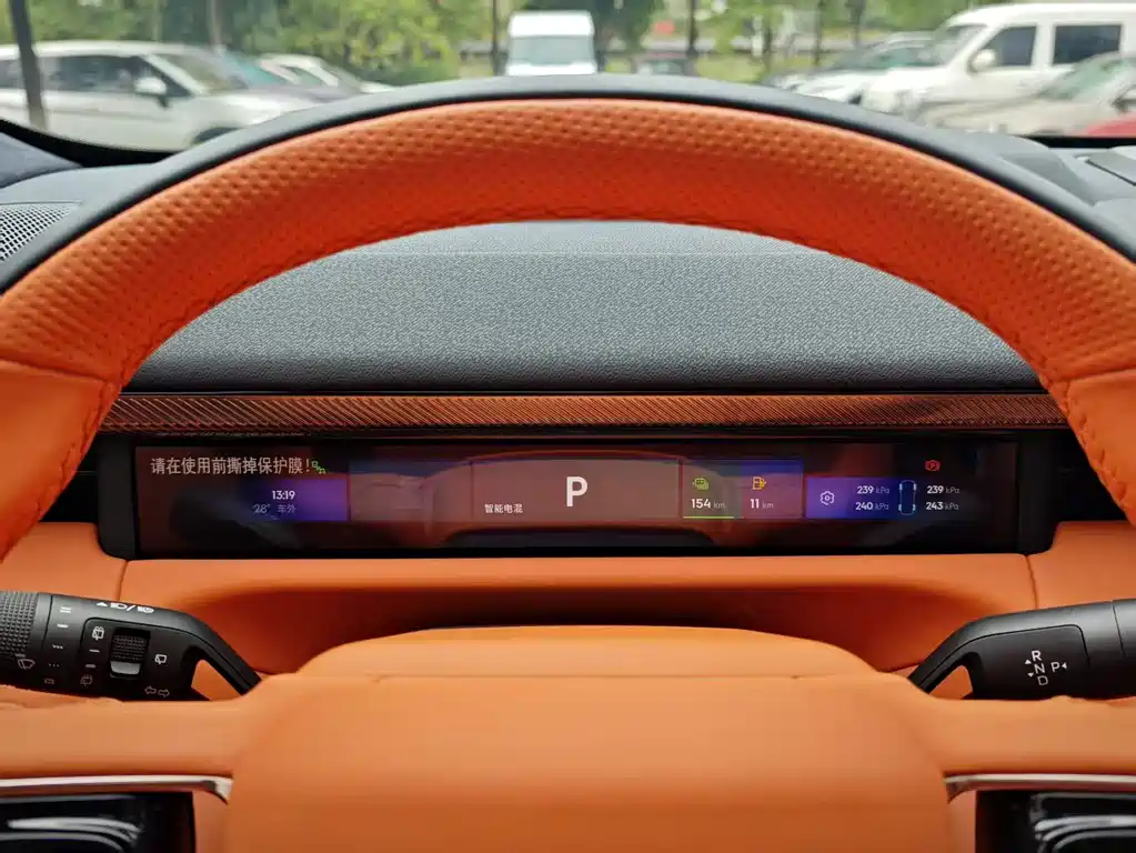Lynk & Co 900 — миниатюра 17