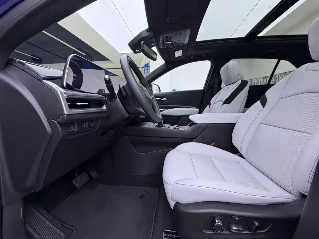 Cadillac XT4 — миниатюра 8