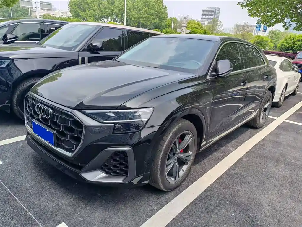 Audi Q8 2025