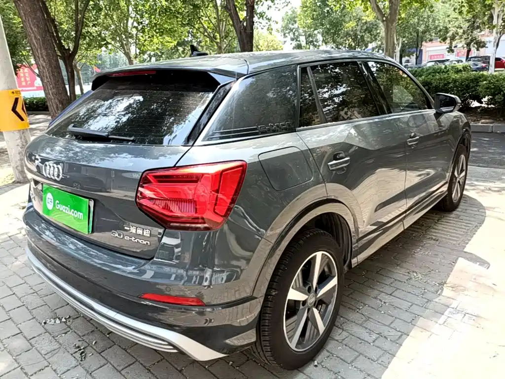 Audi Q2L e-tron — миниатюра 7
