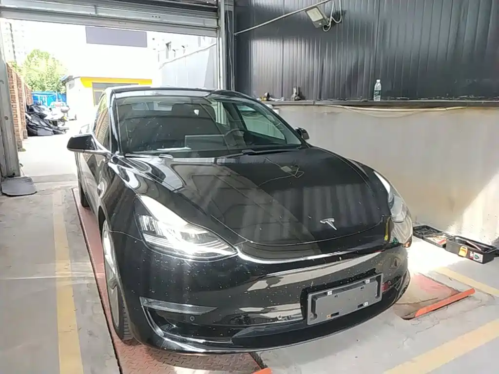 Tesla Model 3 — миниатюра 4