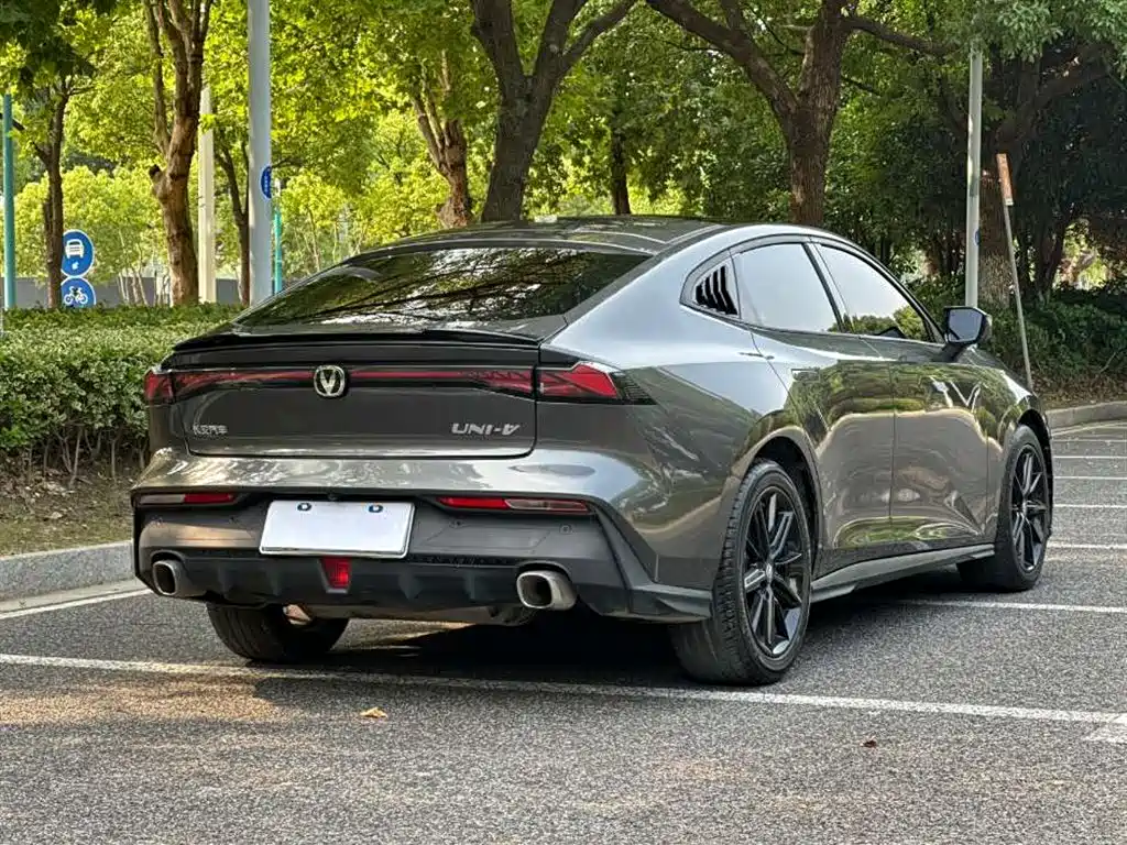 Changan UNI-V 2022 1.5T Luxury