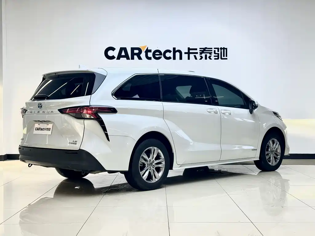 Toyota Sienna - фото 4