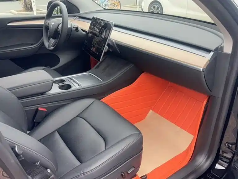 Tesla Model Y — миниатюра 8