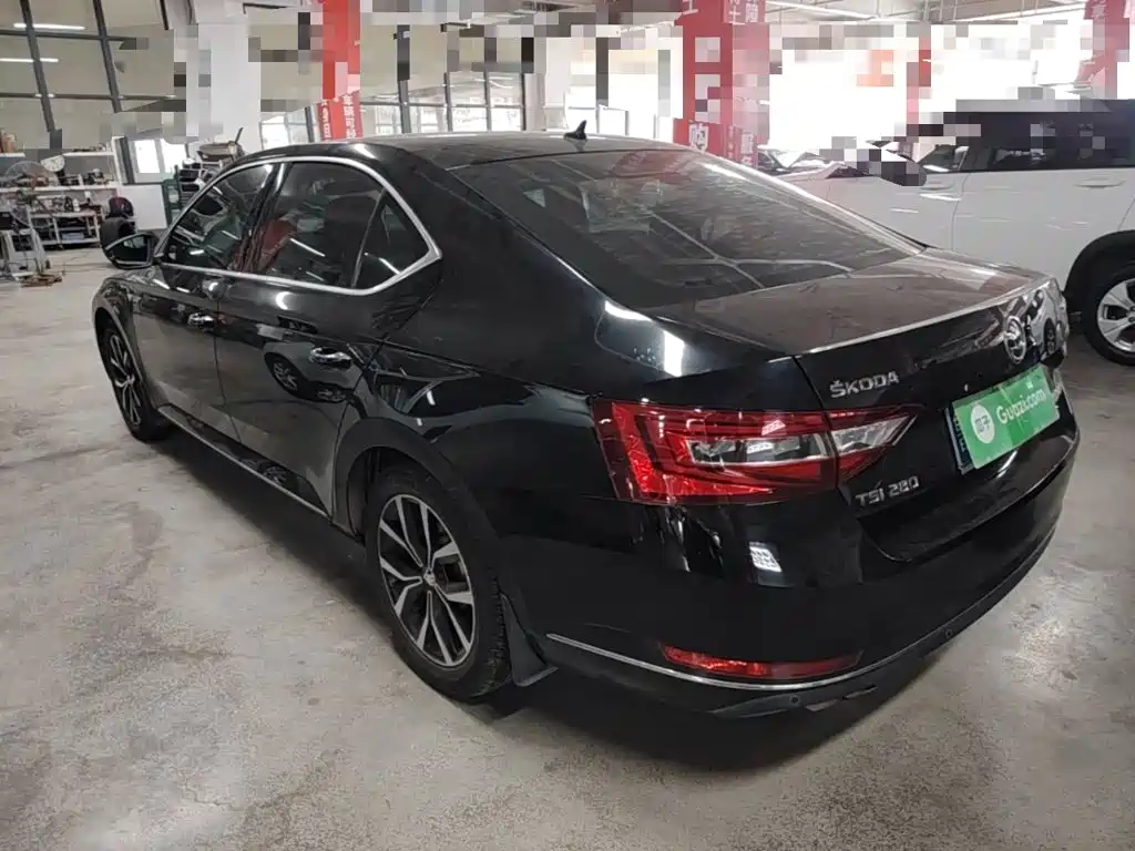 Skoda Superb — миниатюра 5