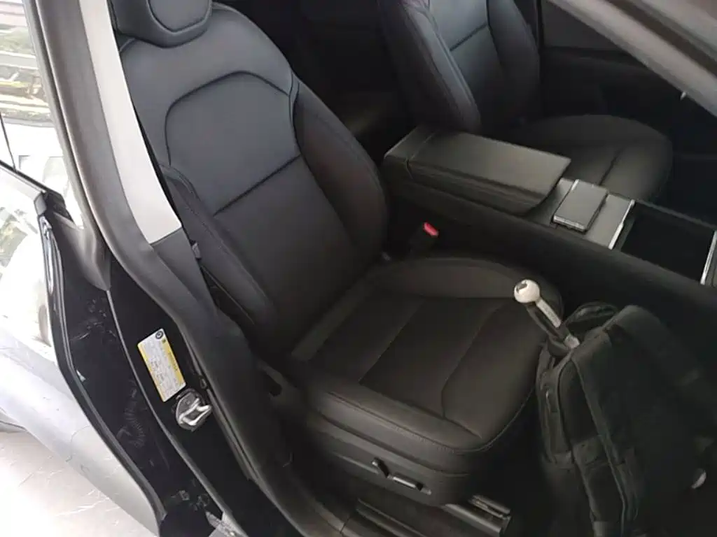Tesla Model Y — миниатюра 25