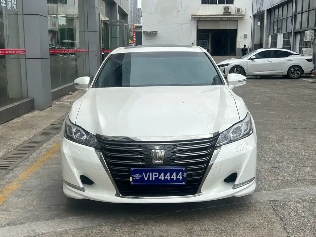 Toyota Crown — миниатюра 2