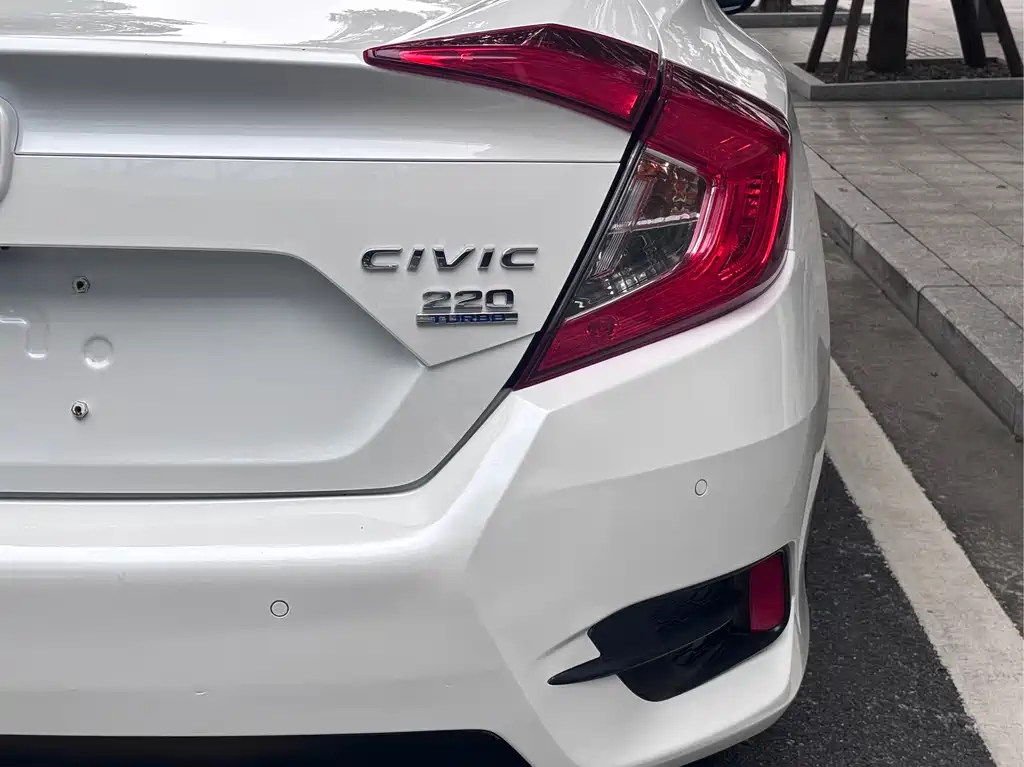 Honda Civic 2016 220TURBO CVT Luxury