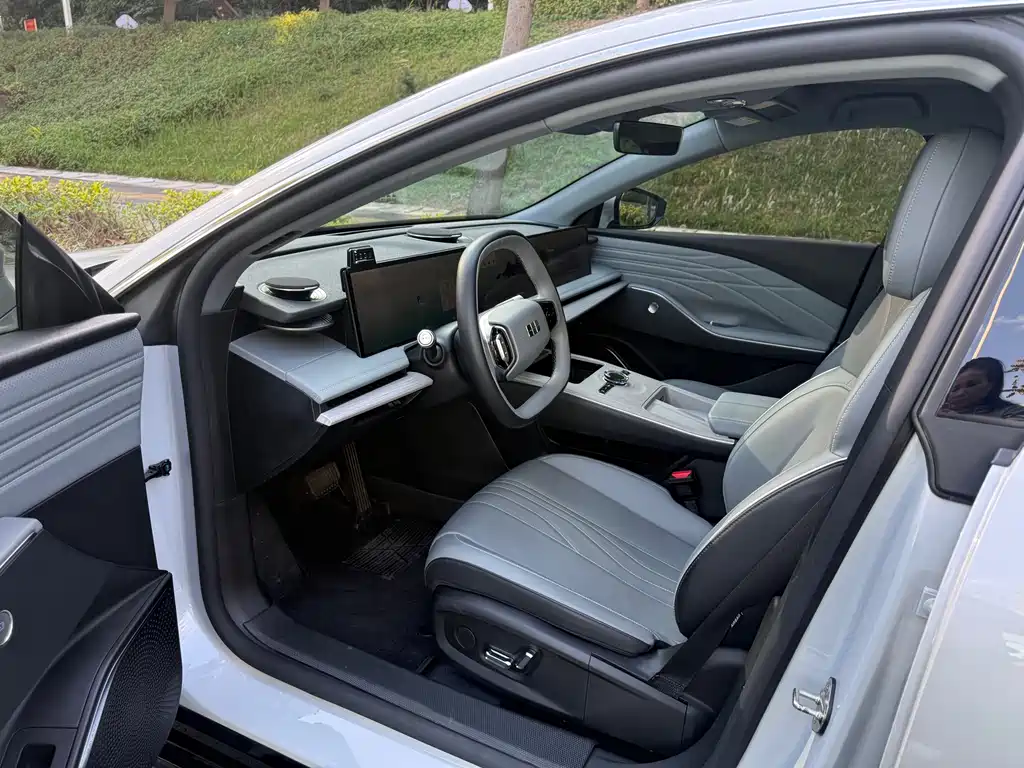 GEELY GALAXY GALAXY E8