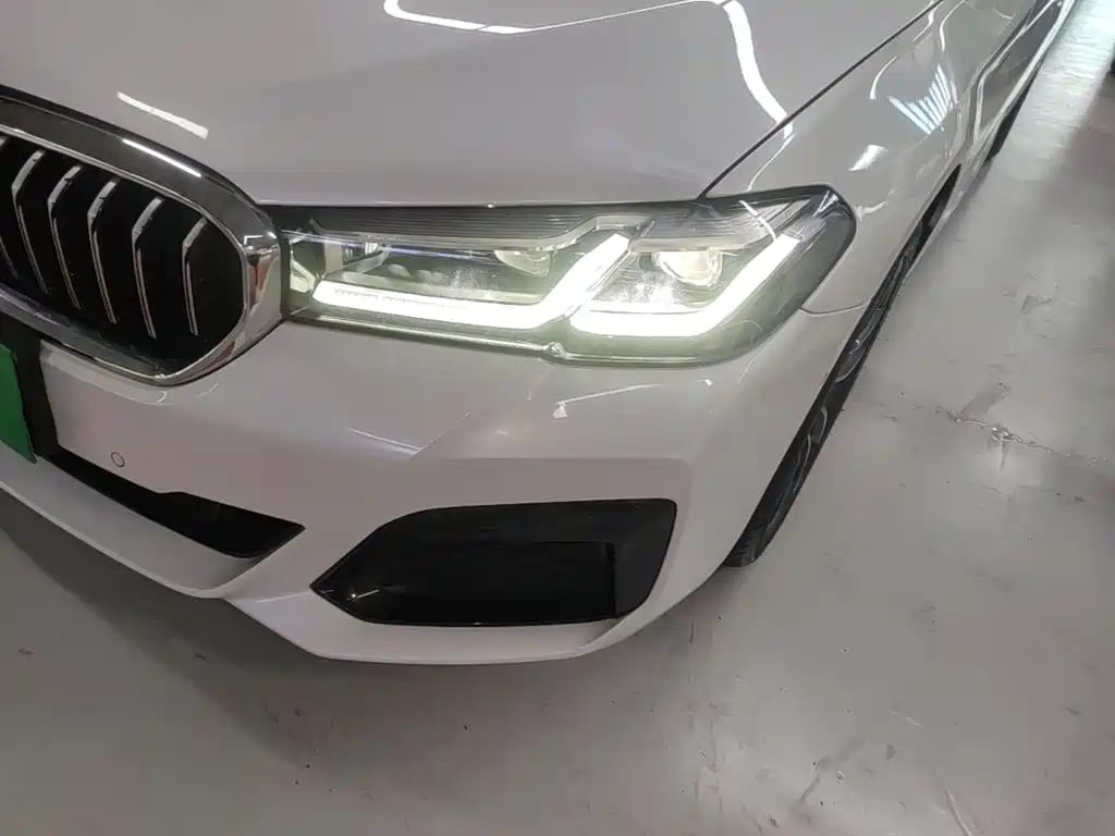 BMW 5 Series — миниатюра 24