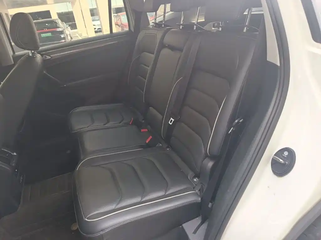 Volkswagen Tiguan L — миниатюра 17