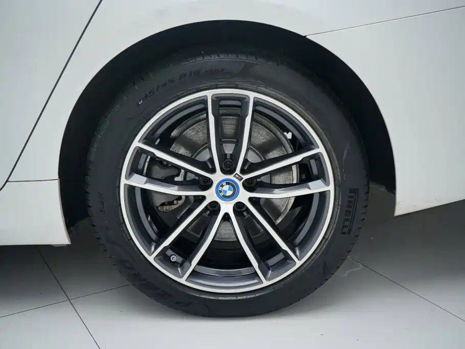 BMW 5 Series New Energy — миниатюра 23