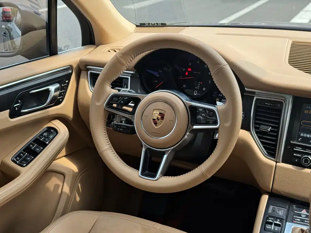 Porsche Macan — миниатюра 8