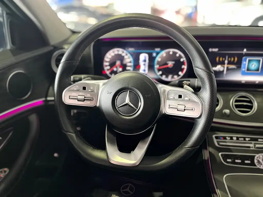 Mercedes-Benz E-Class — миниатюра 11
