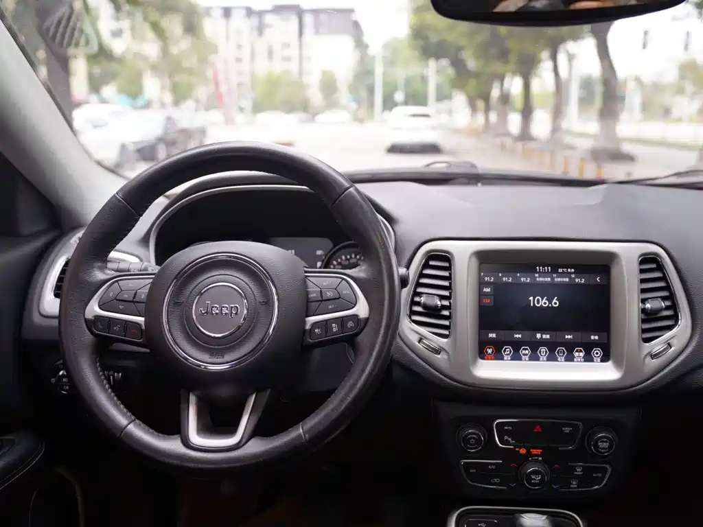 Jeep Compass — миниатюра 7
