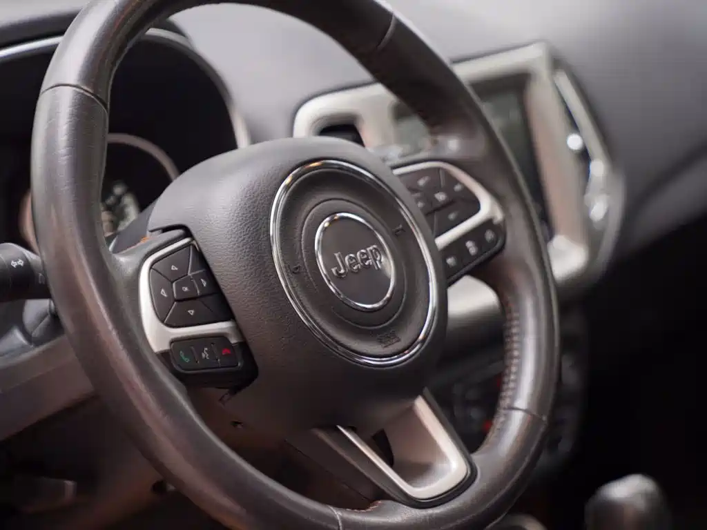 Jeep Compass — миниатюра 10