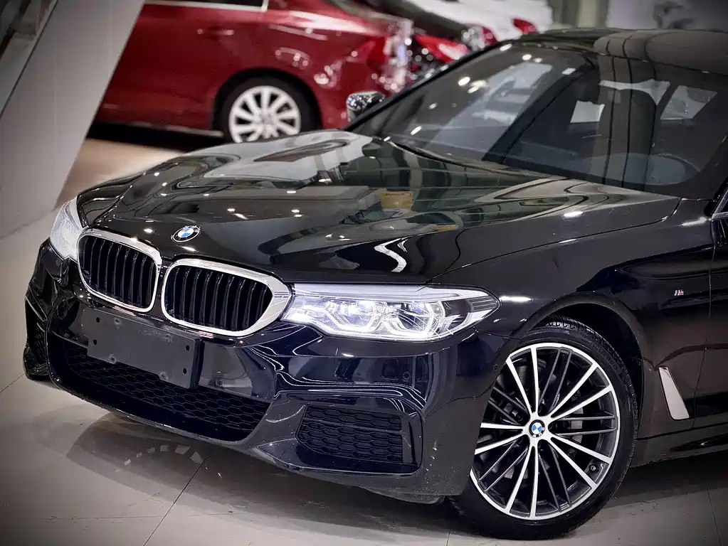 BMW 5 Series — миниатюра 13