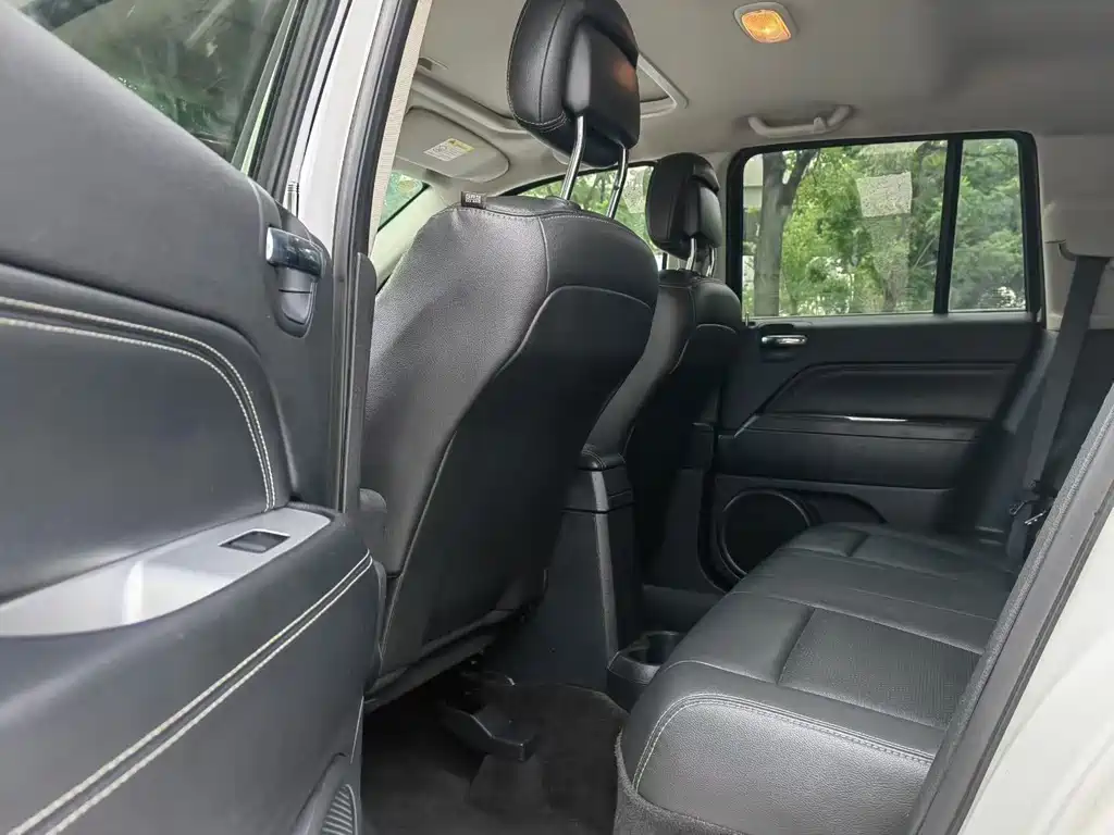 Jeep Compass (Import) — миниатюра 6