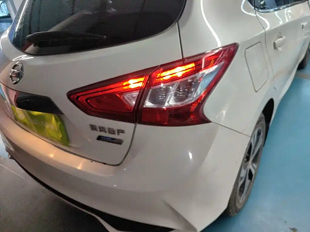 Nissan Tiida — миниатюра 8