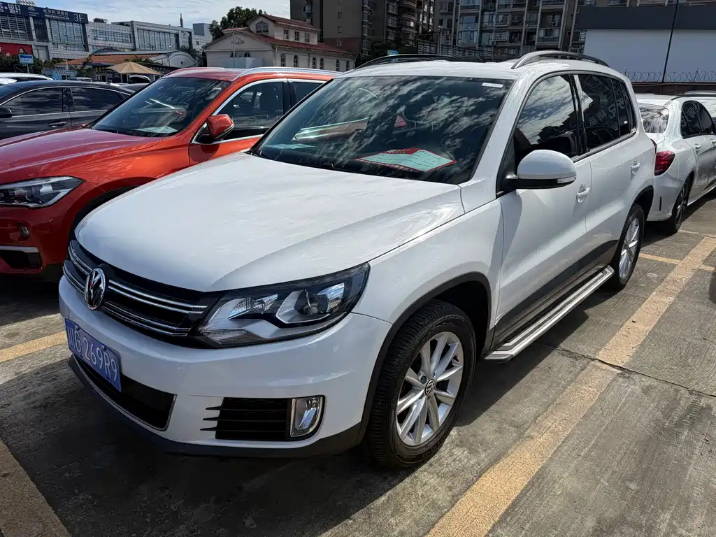 VOLKSWAGEN TIGUAN