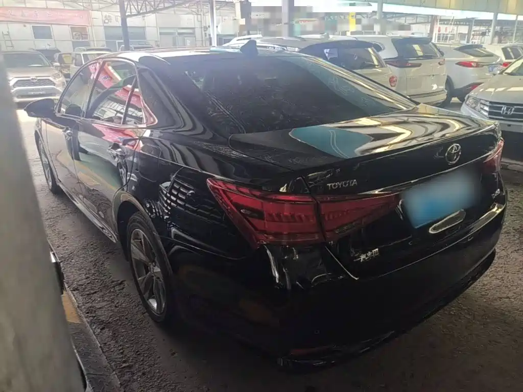 Toyota Crown — миниатюра 5