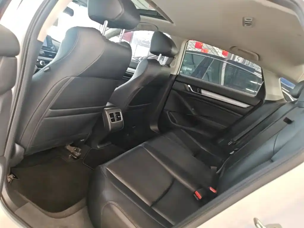 Honda Accord — миниатюра 17
