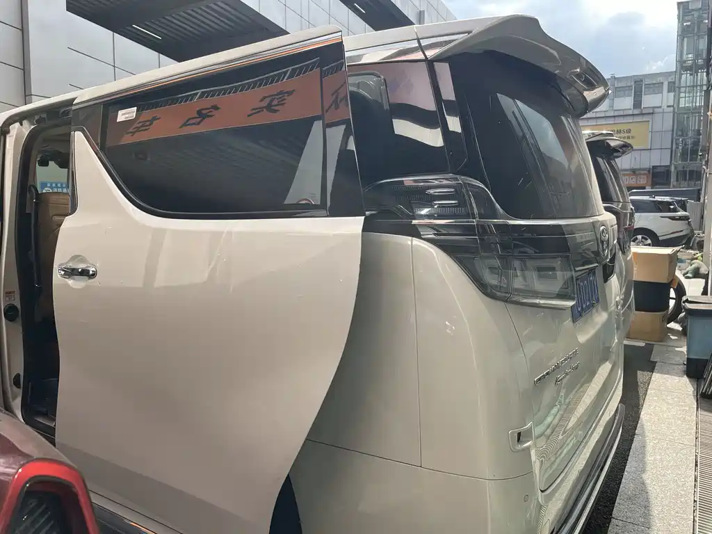 Toyota Vellfire — миниатюра 7