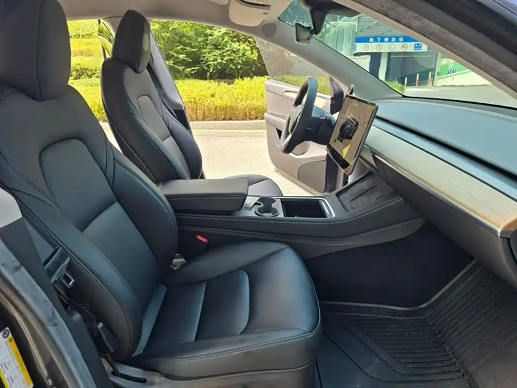 Tesla Model Y — миниатюра 13