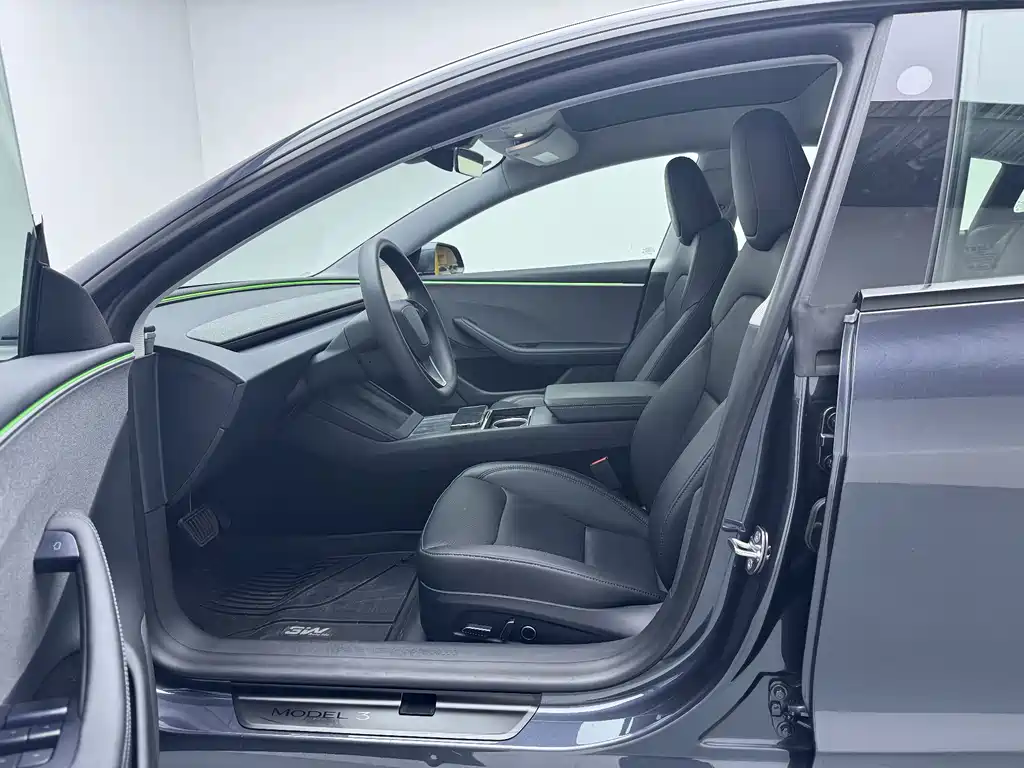 Tesla Model 3 — миниатюра 7