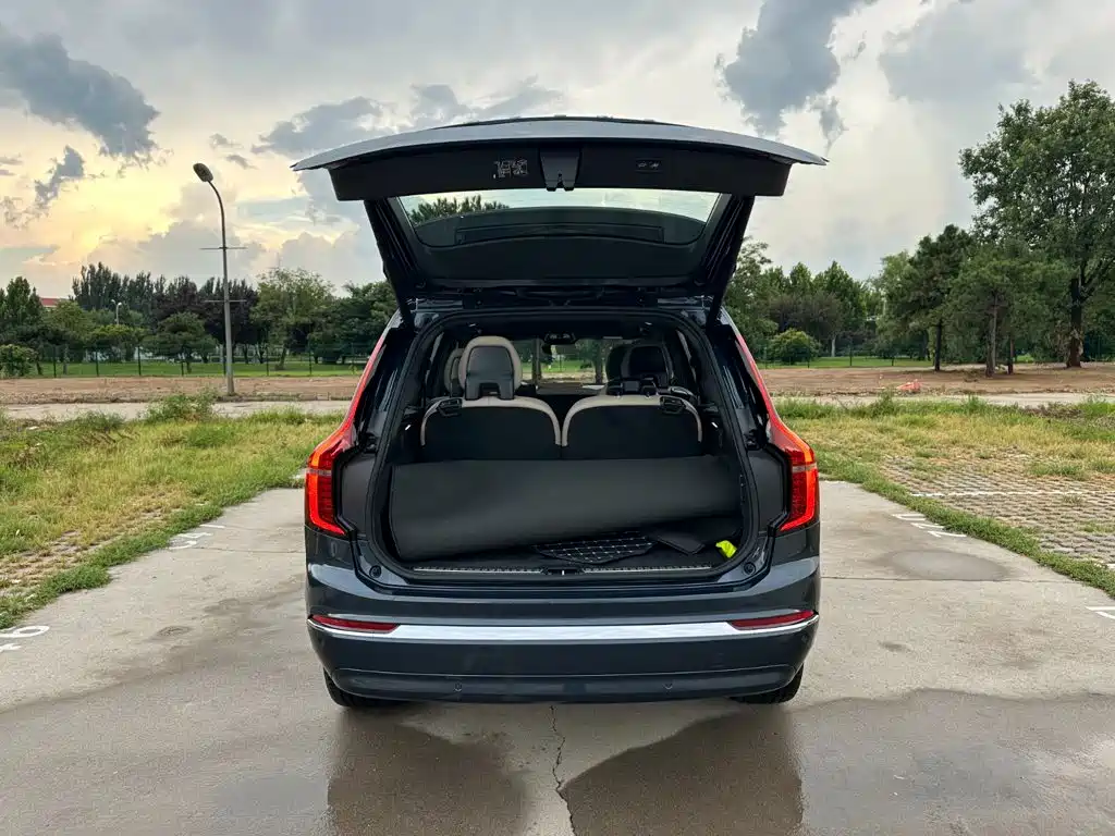 Volvo XC90 PHEV — миниатюра 8