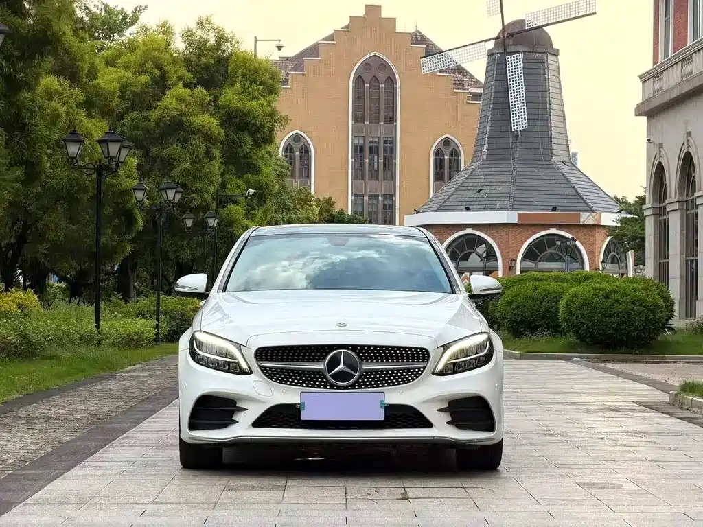 Mercedes-Benz C-Class — миниатюра 2