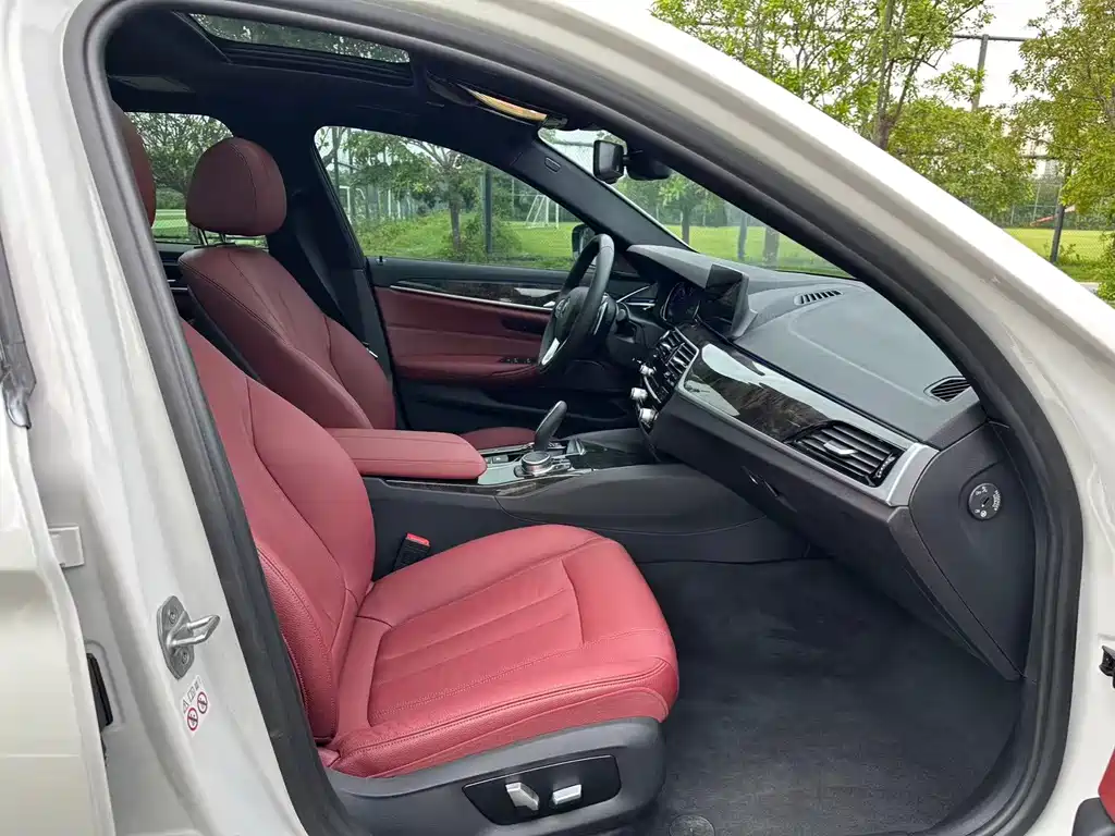 BMW 5 Series — миниатюра 12